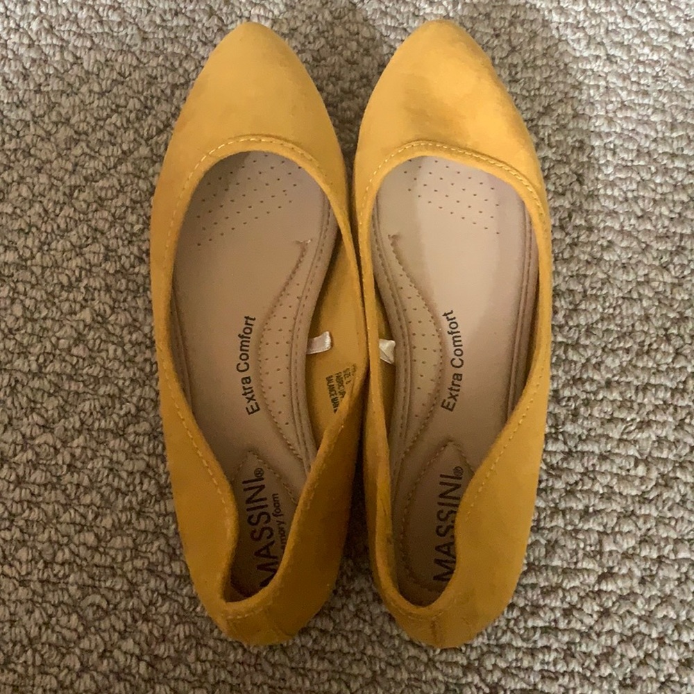 Yellow flats with memory foam inside